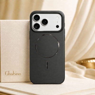 قاب مگ سیف آیفون 17 پرو مکس مدل Matte Black با گوشی سیلور