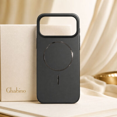قاب مگ سیف آیفون 17 پرو مکس مدل Matte Black با گوشی سیلور